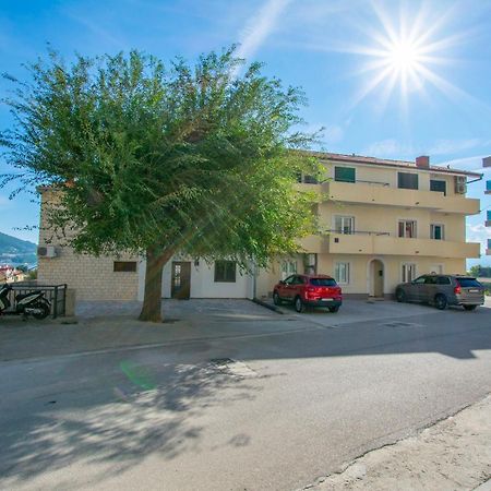 Apartment Zdravko 奥米什 外观 照片