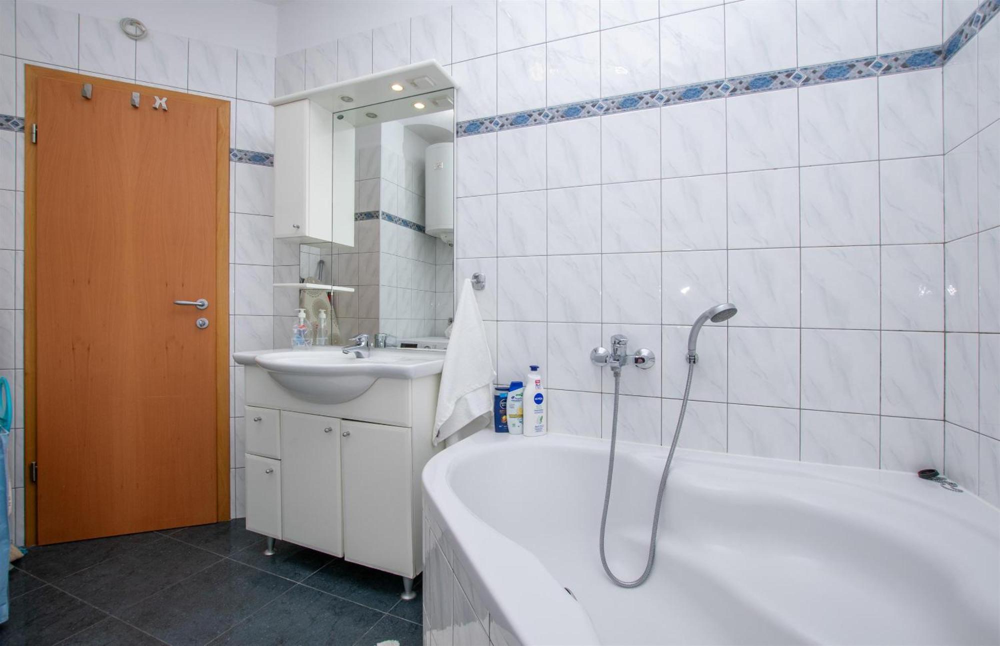 Apartment Zdravko 奥米什 外观 照片