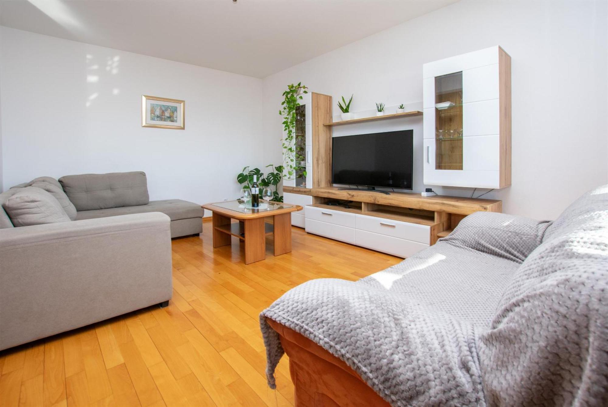 Apartment Zdravko 奥米什 外观 照片