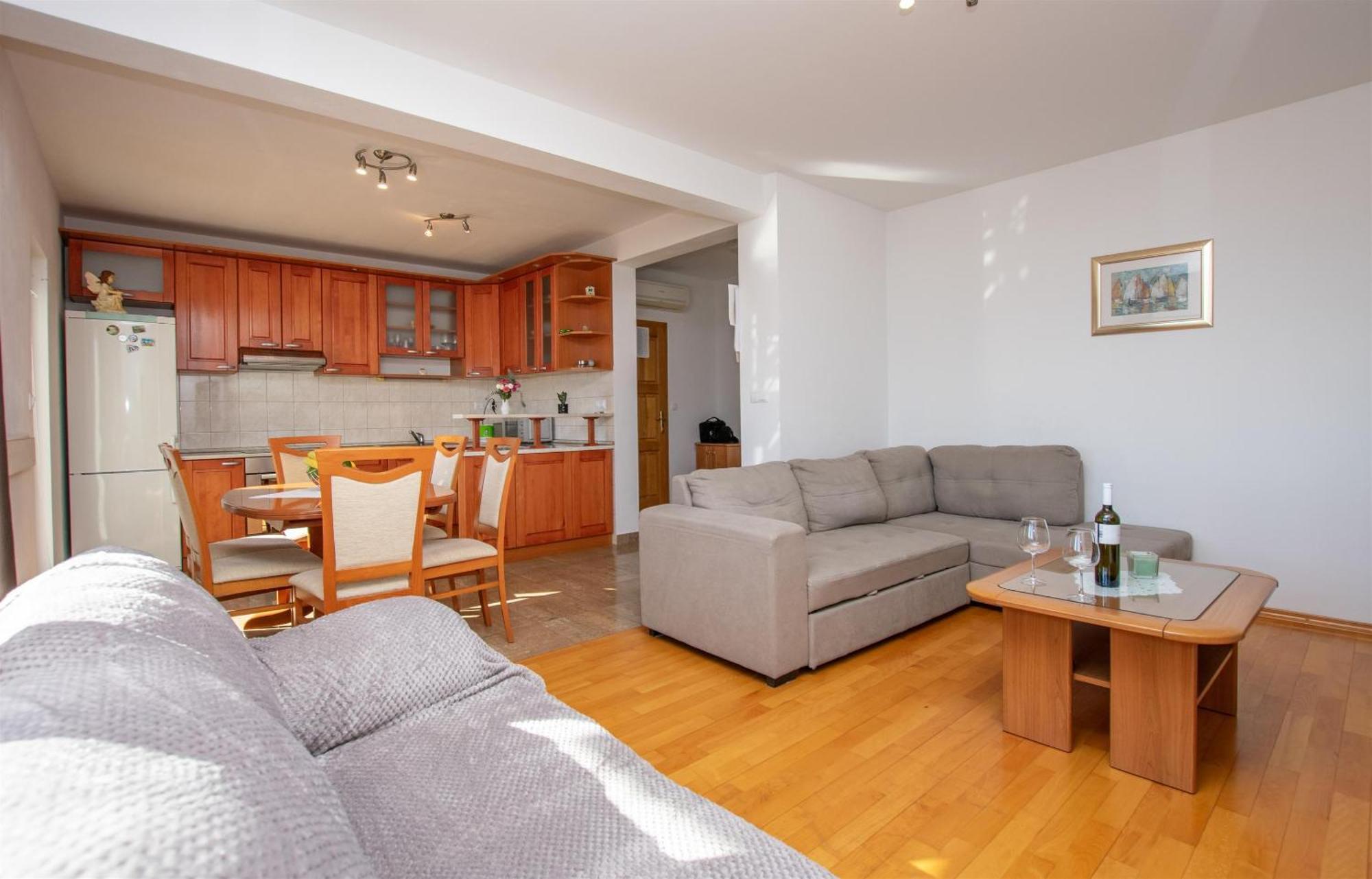 Apartment Zdravko 奥米什 外观 照片