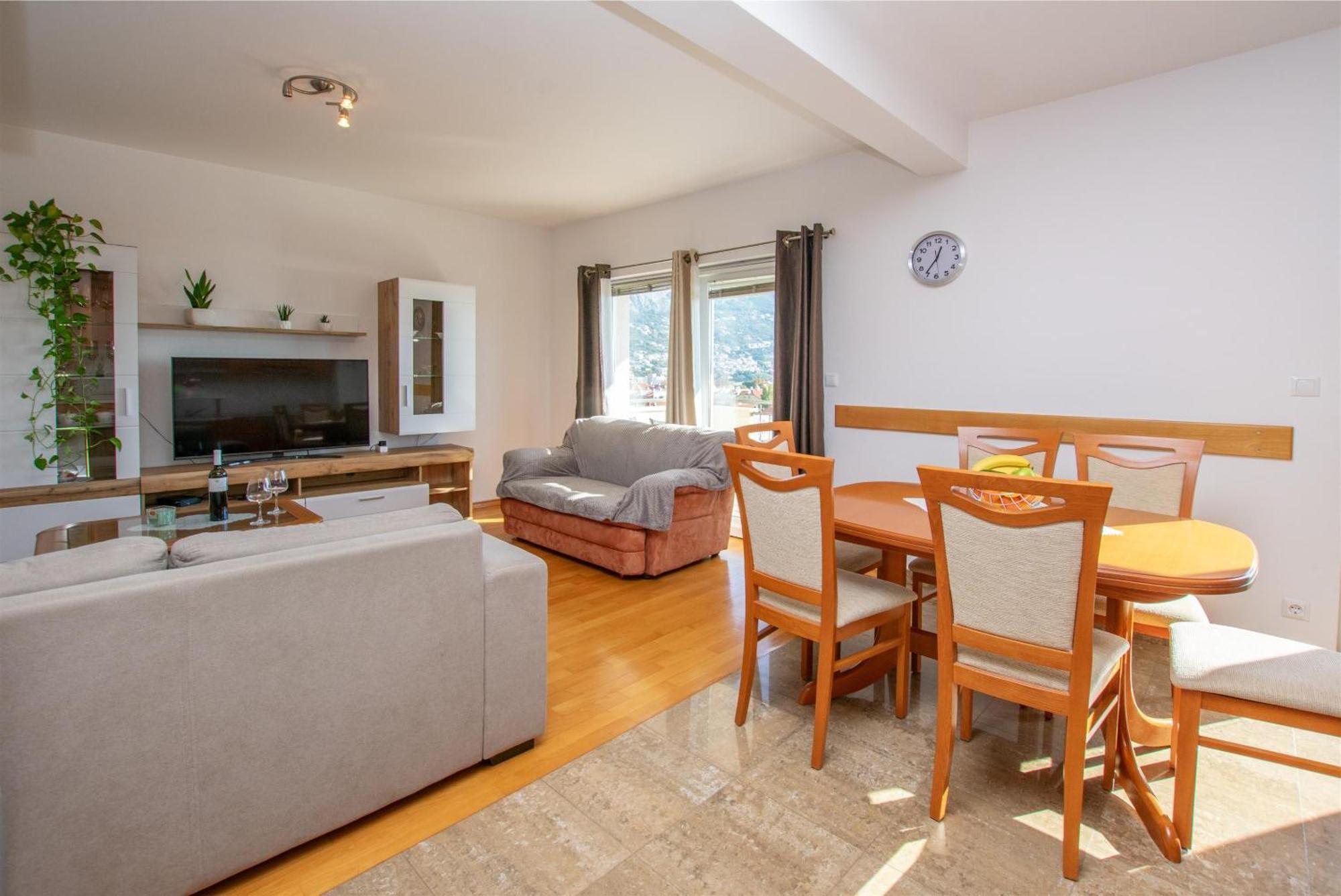 Apartment Zdravko 奥米什 外观 照片