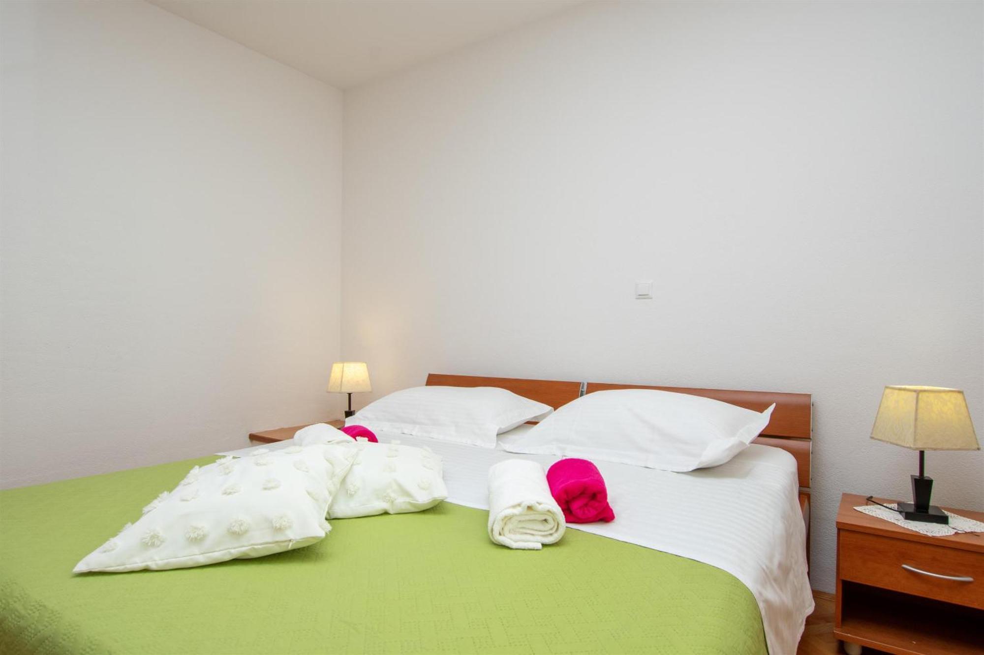 Apartment Zdravko 奥米什 外观 照片